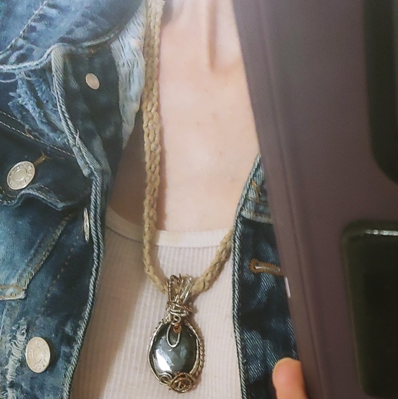 SALE✨NEW✨Labradorite Pendant Necklace - Picture 8 of 9